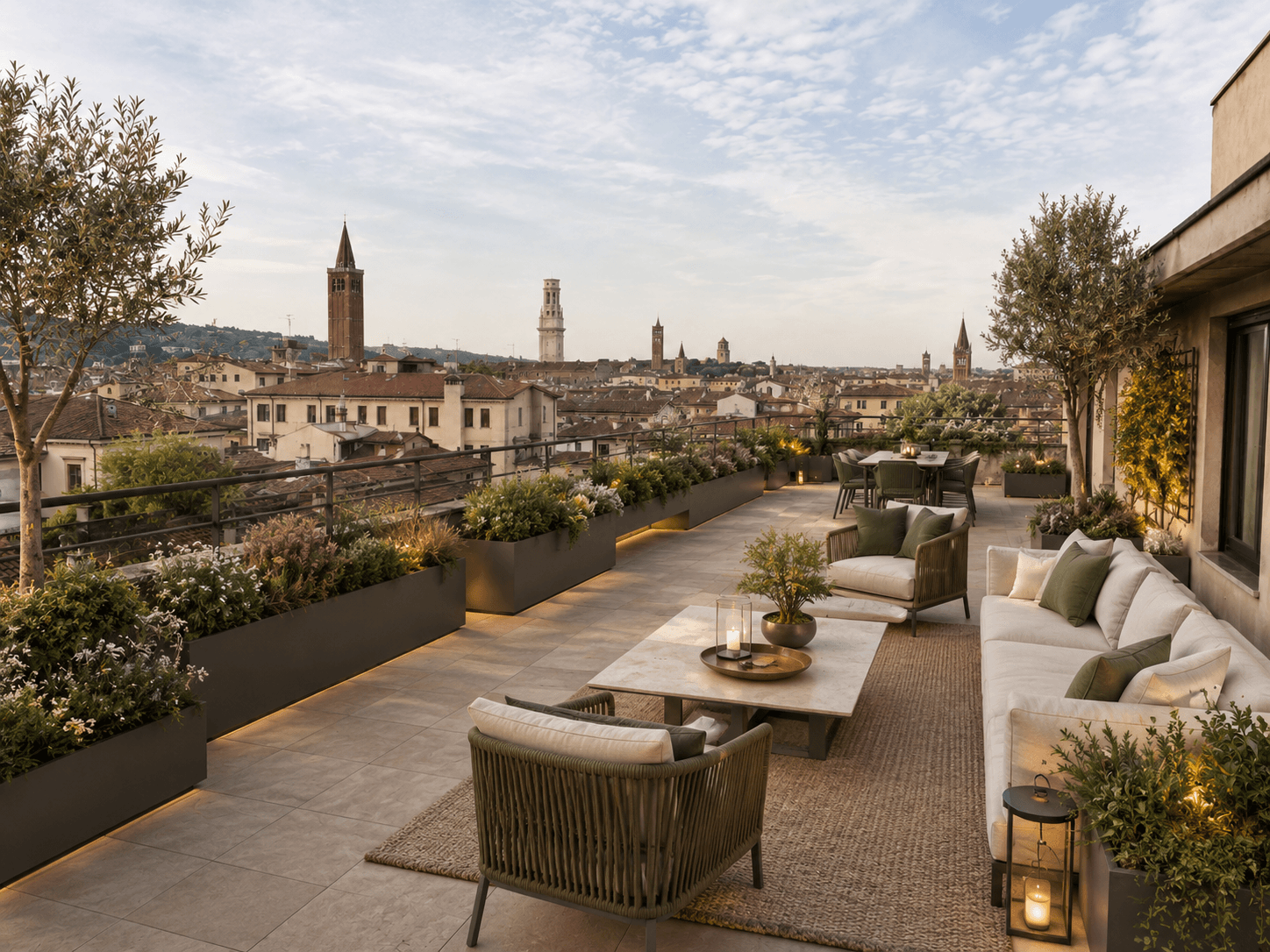 Stesso attico dopo: roof garden con vasi su misura, divani e illuminazione di servizio, vista sulle torri di Verona